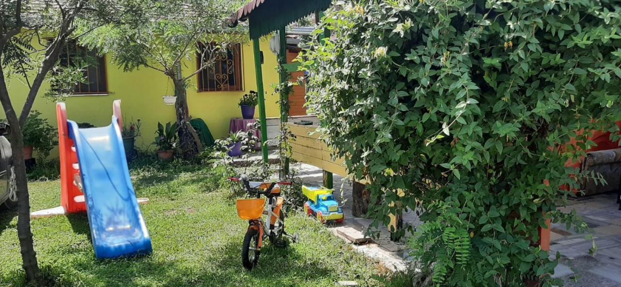 Kolonia E Artistave Apartment Velipoje Bagian luar foto