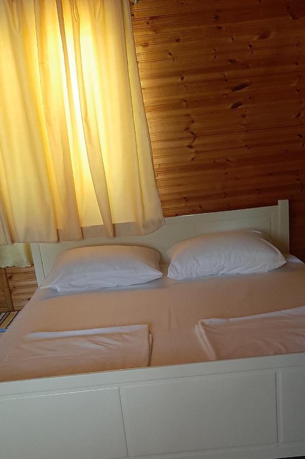 Kolonia E Artistave Apartment Velipoje Bagian luar foto