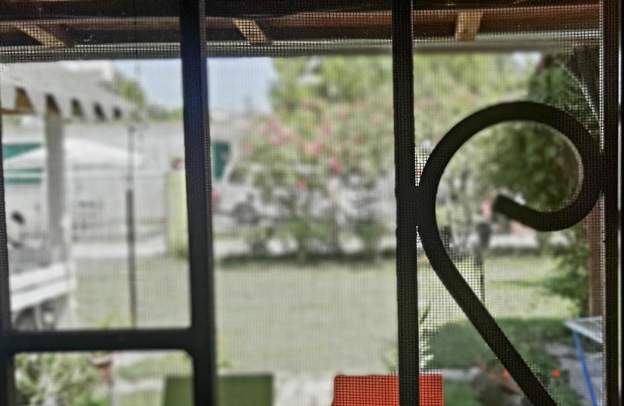 Kolonia E Artistave Apartment Velipoje Bagian luar foto