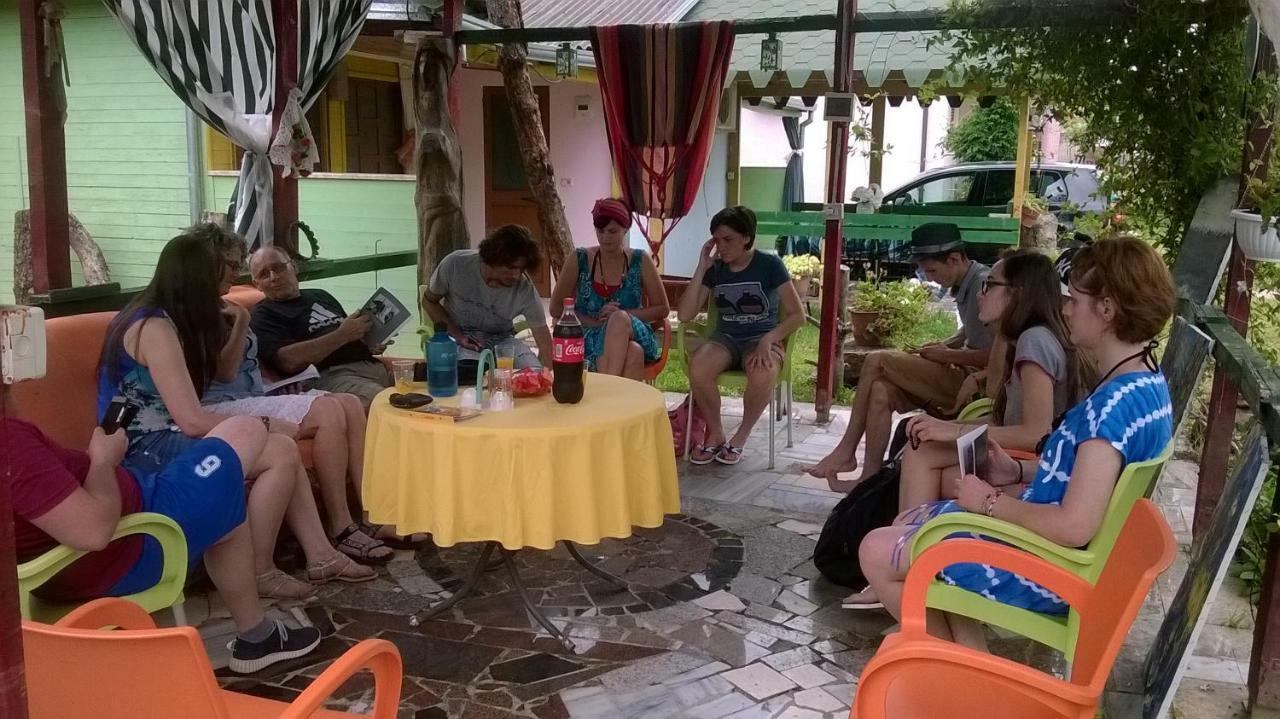 Kolonia E Artistave Apartment Velipoje Bagian luar foto