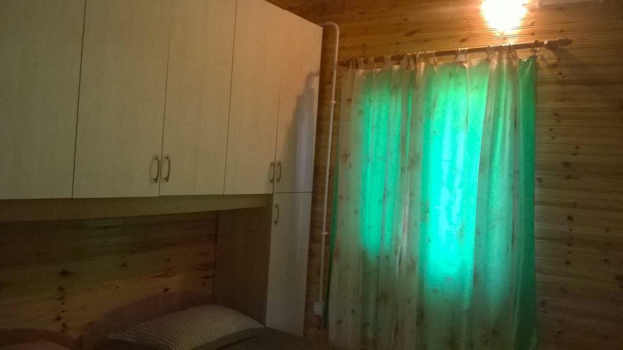Kolonia E Artistave Apartment Velipoje Bagian luar foto