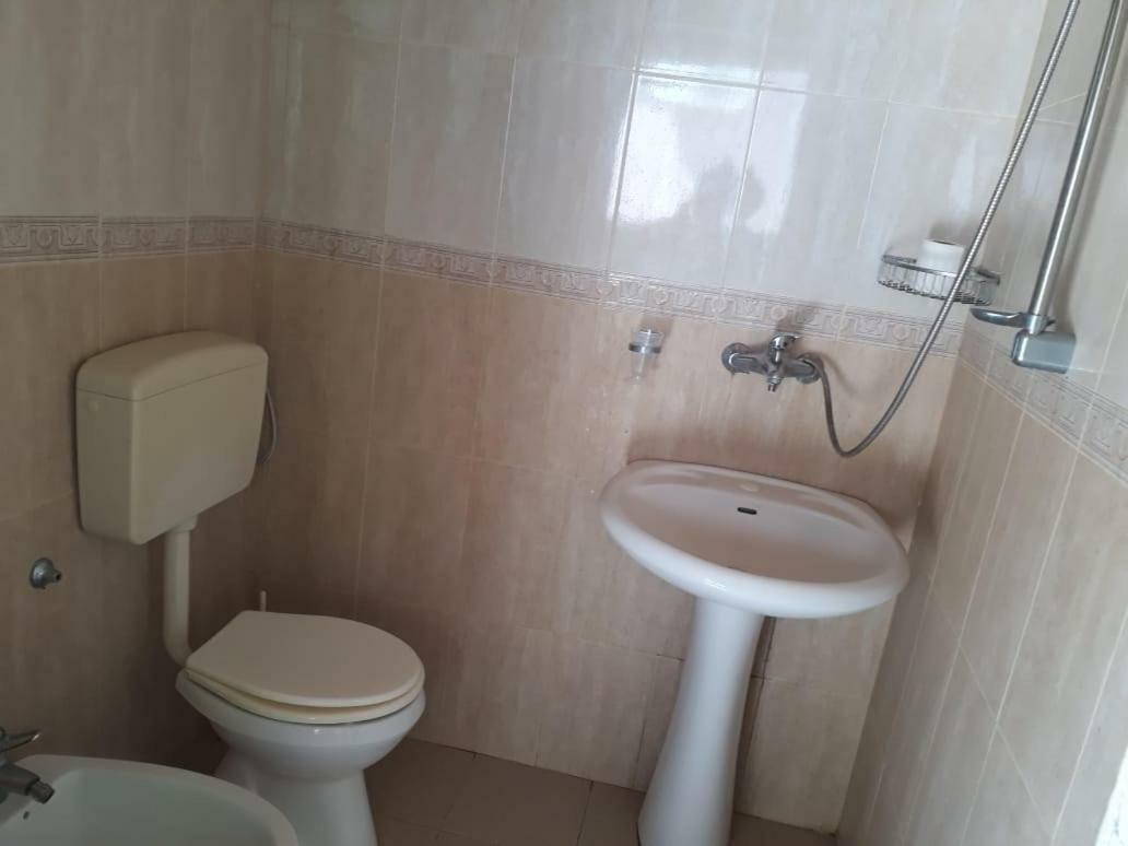 Kolonia E Artistave Apartment Velipoje Bagian luar foto